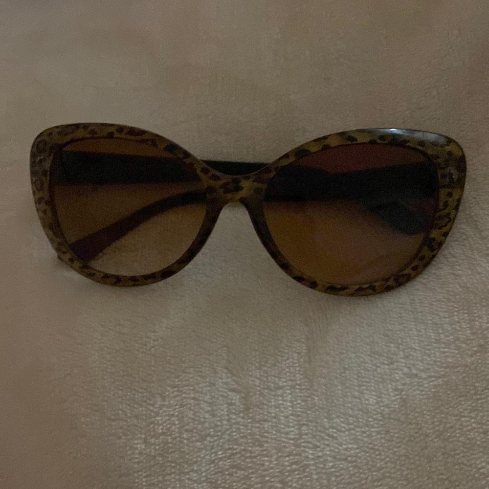 Betsey Johnson cat eye leopard print sunglasses